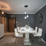 Ozone & Pool Apartament