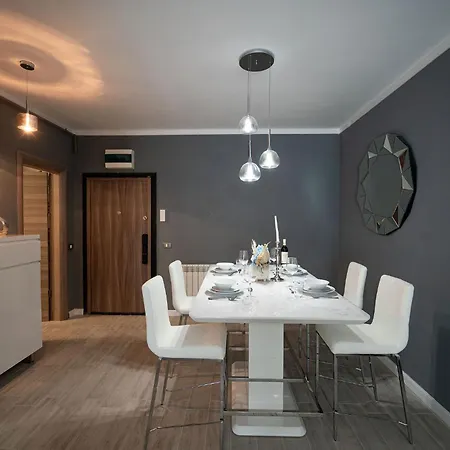 Ozone & Pool Apartment
